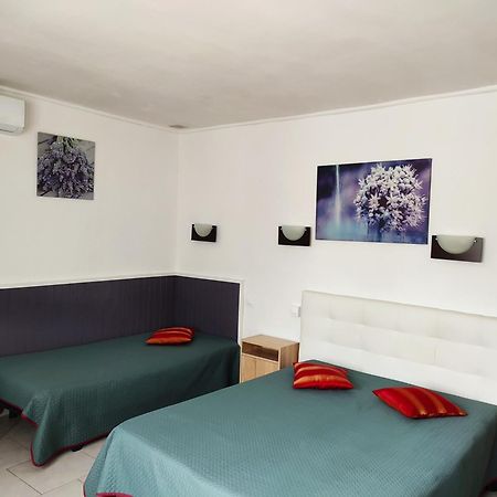 Hotel Le Calypso Hyeres Exterior photo