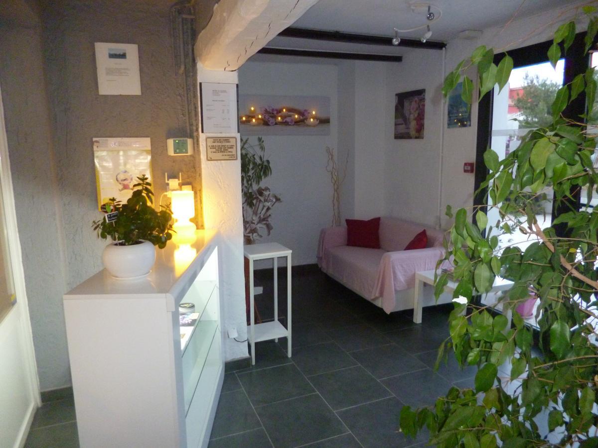 Hotel Le Calypso Hyeres Exterior photo